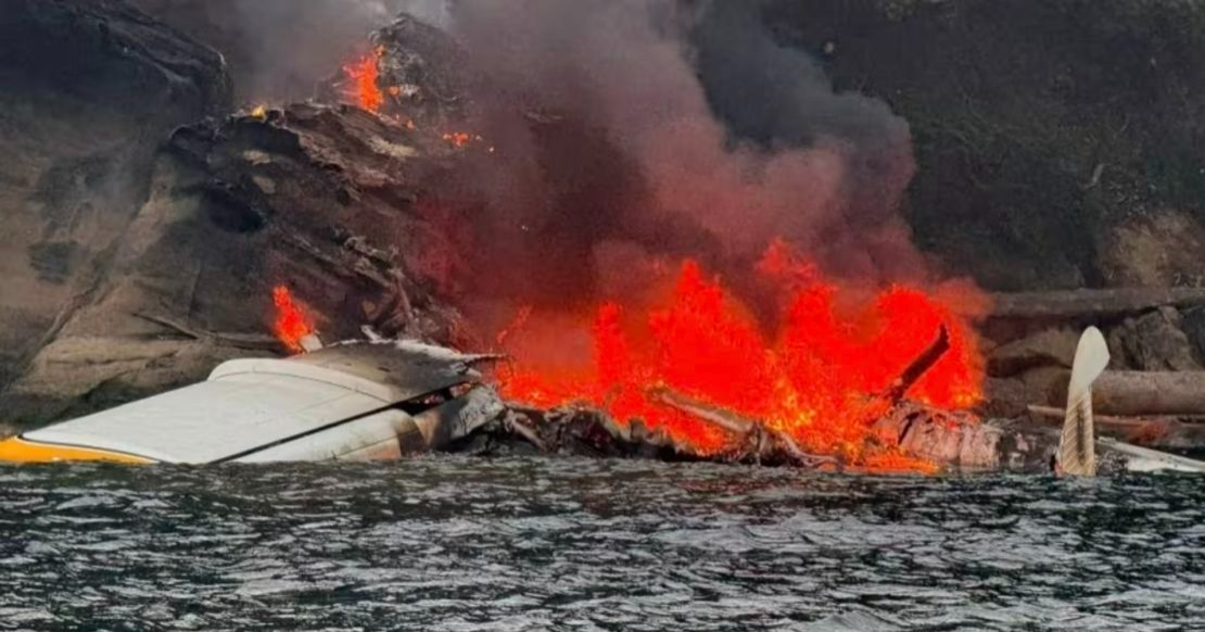 Guardia Costera rescata a 11 personas tras accidente de avión en Washington