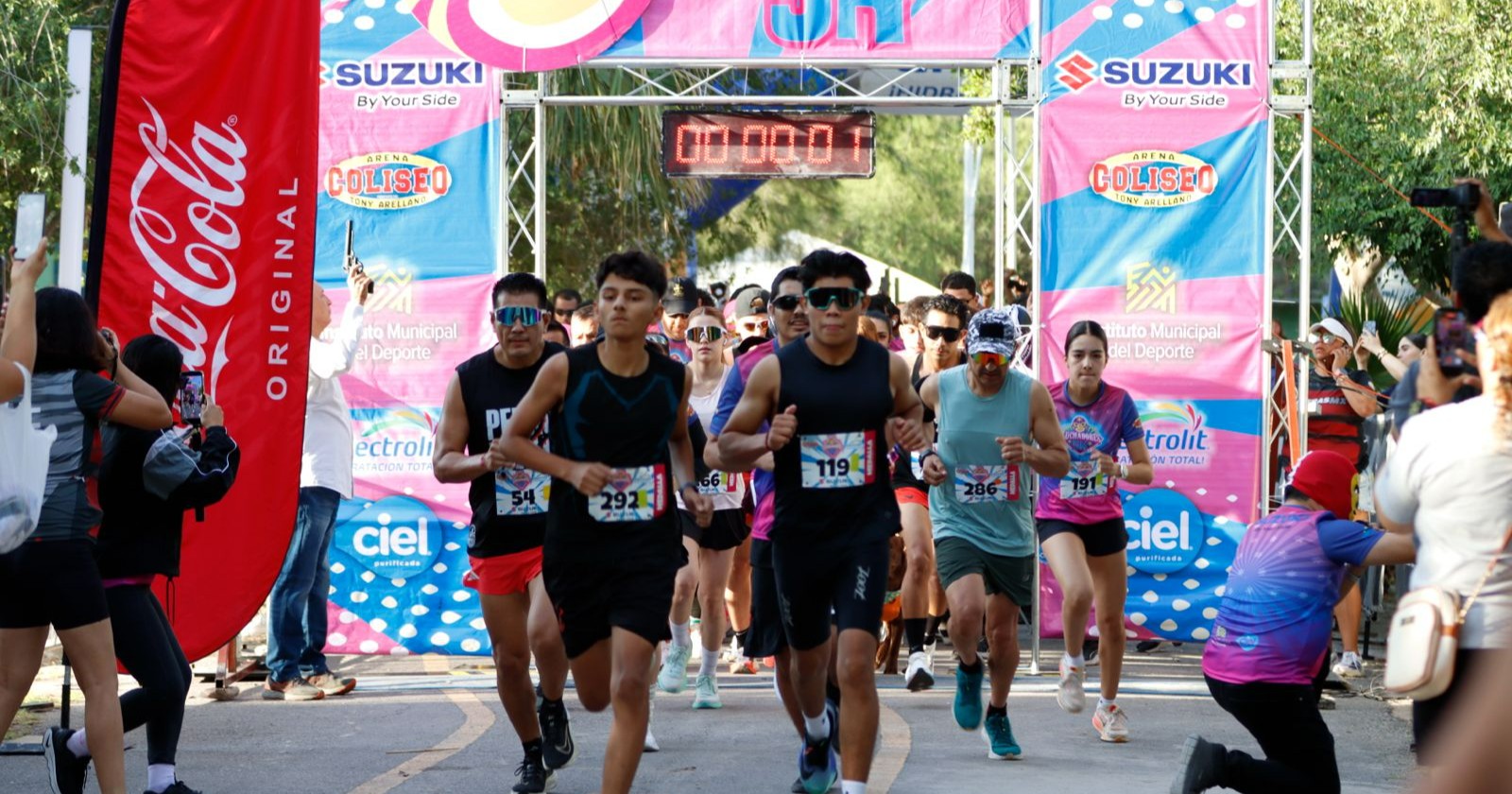 Carrera temática de luchadores reúne a 500 participantes en Torreón 