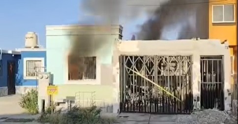 Pareja resulta con quemaduras graves tras incendio en vivienda de Piedras Negras