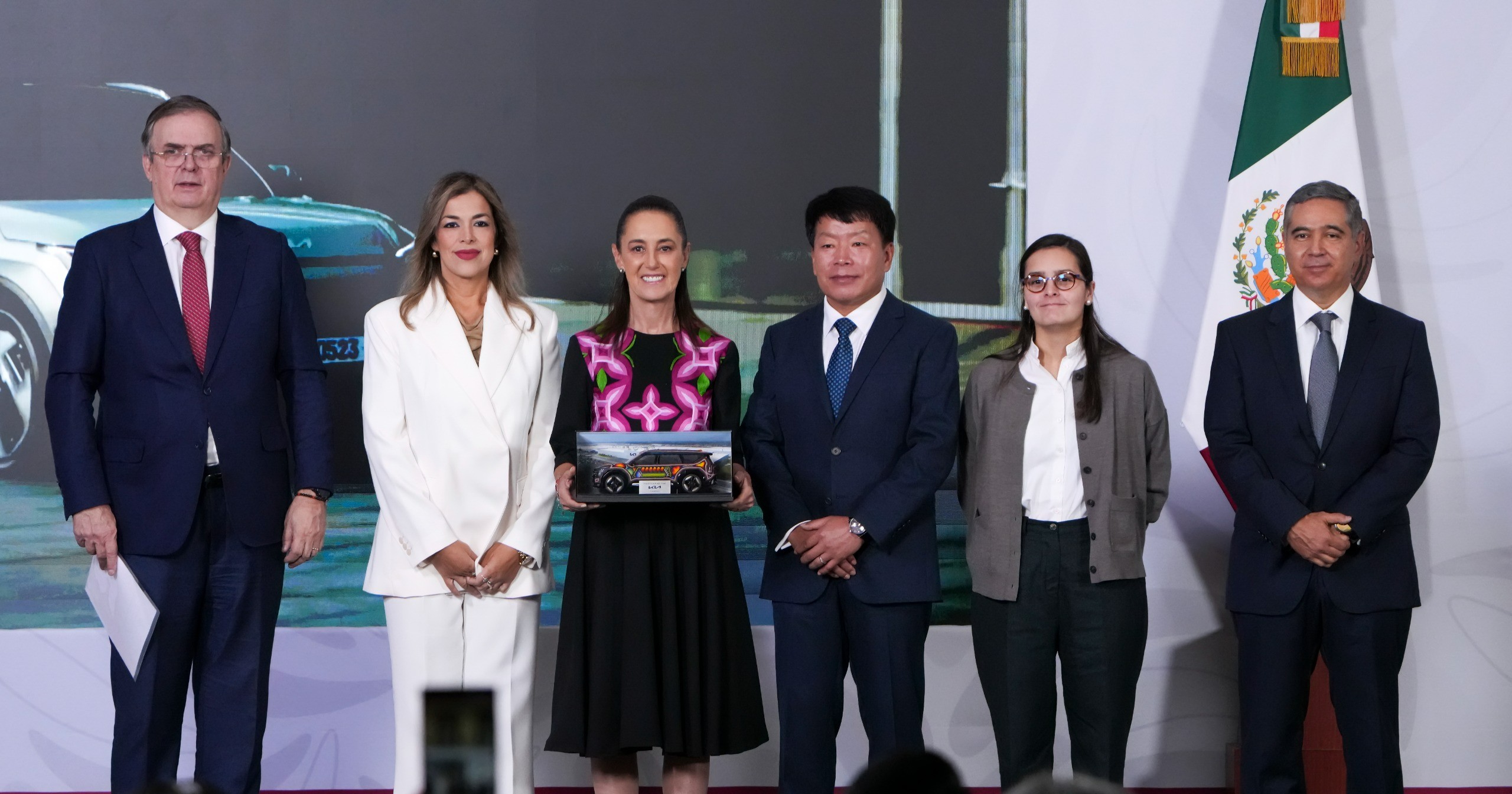Presidenta Sheinbaum destaca inversión de Kia para fabricar el primer auto eléctrico en México