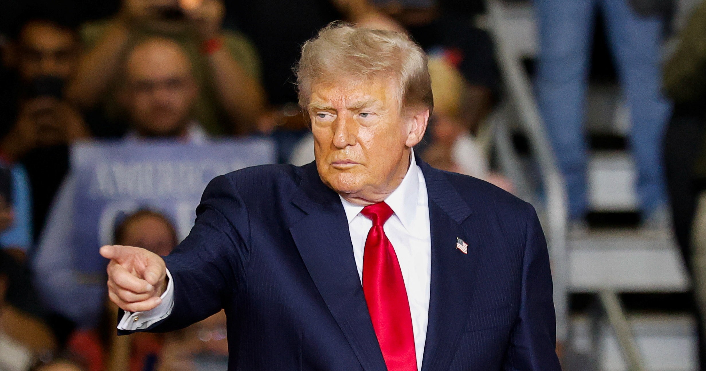 Trump advierte contundente respuesta a Irán tras ataque a base en Jordania
