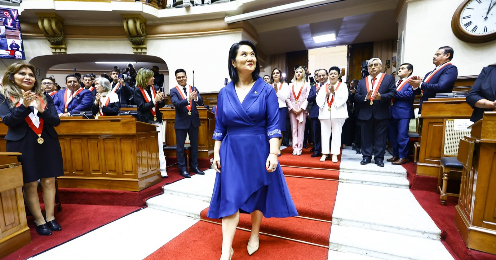 Fujimori asume la presidencia con foco en seguridad y aumento salarial