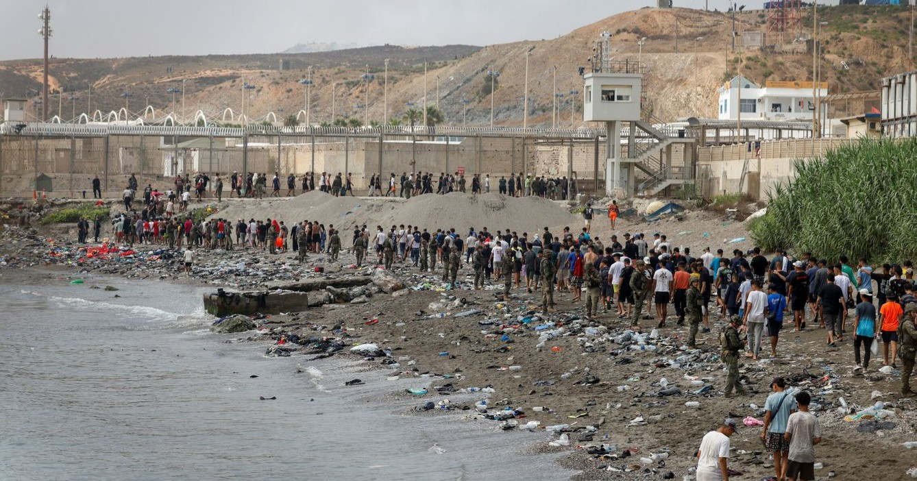 Hallan 57 migrantes muertos en Ceuta tras ola migratoria