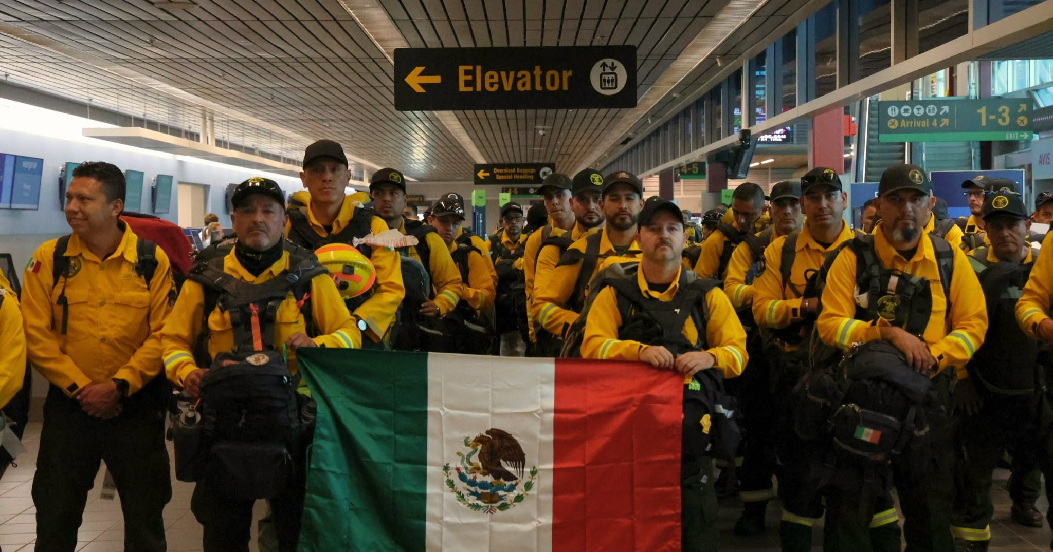 Primer ministro de Ontario agradece a México apoyo de bomberos en Canadá