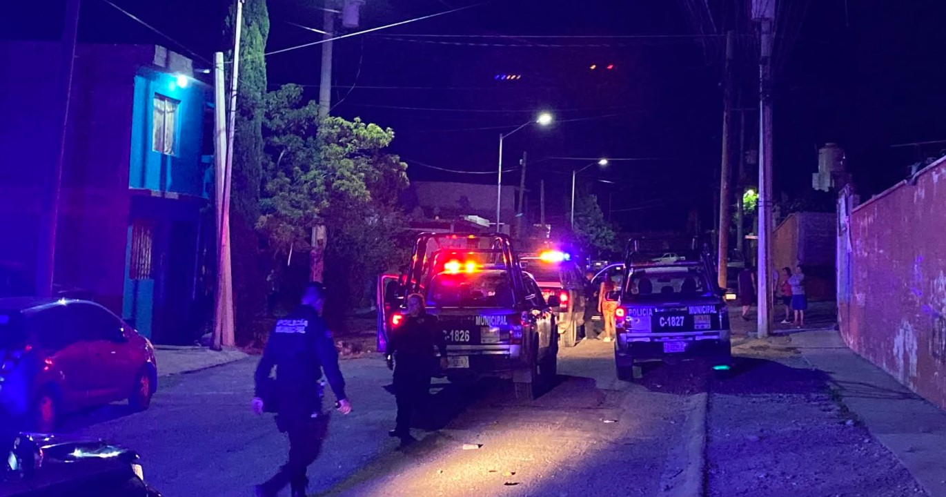 Camioneta fantasma cobra la vida de adolescente; responsable huyó tras embestirlos