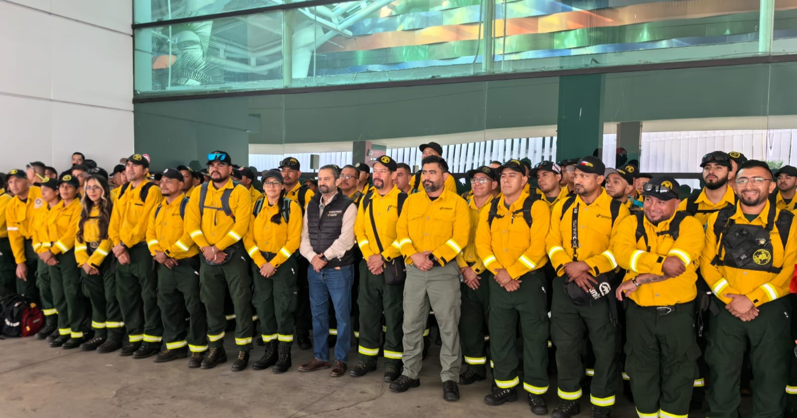 CONAFOR envía segunda brigada para combatir incendios forestales en Canadá