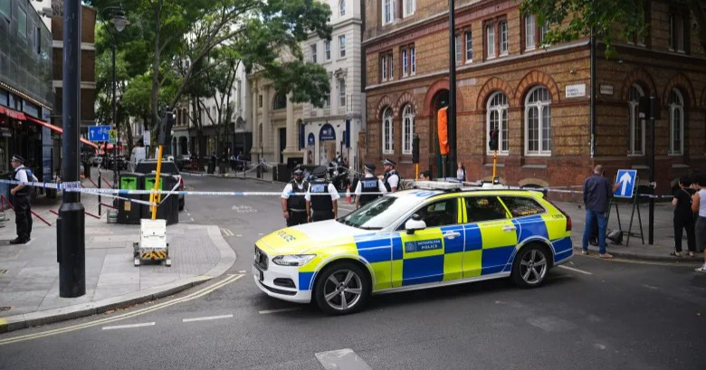 Ataque con arma blanca deja cuatro hombres heridos en Londres