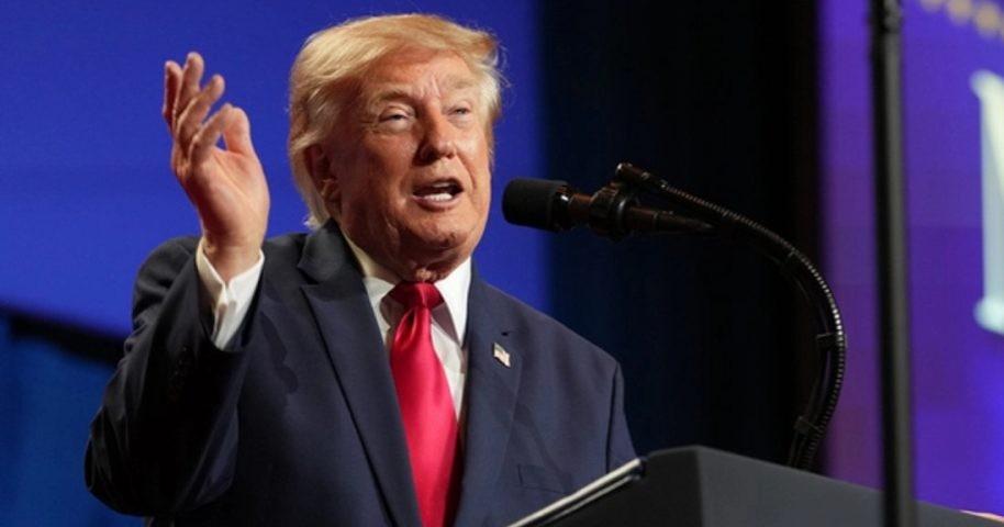 Trump arremete contra Canadá y México por abuso de aranceles
