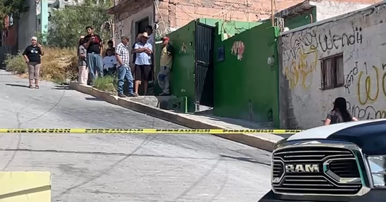 Hombre es localizado sin vida en el patio de su vivienda
