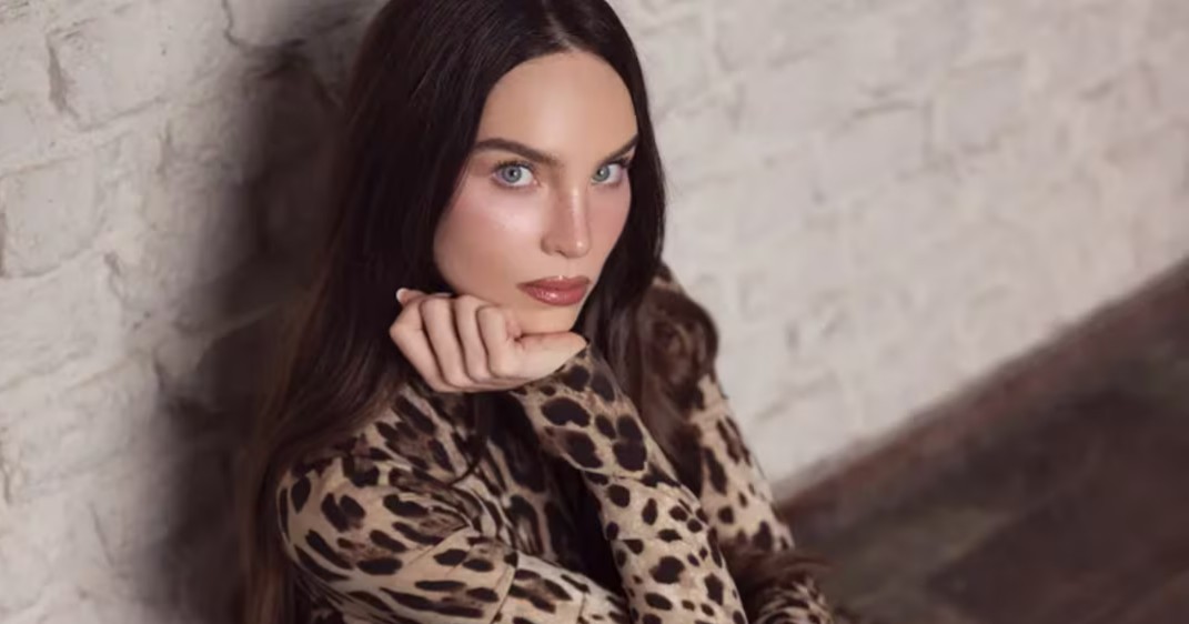 Conquista Belinda Los 50 Más Bellos con look de Dolce & Gabbana
