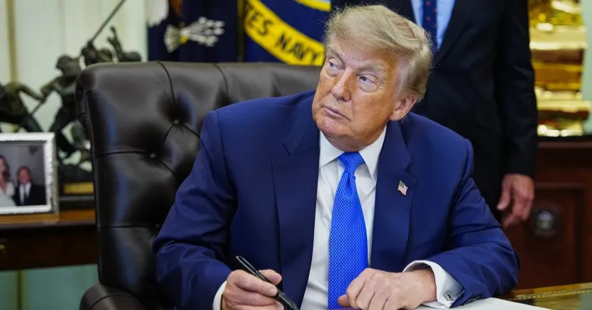 Trump emite nuevas recomendaciones sobre administración de vacunas a menores