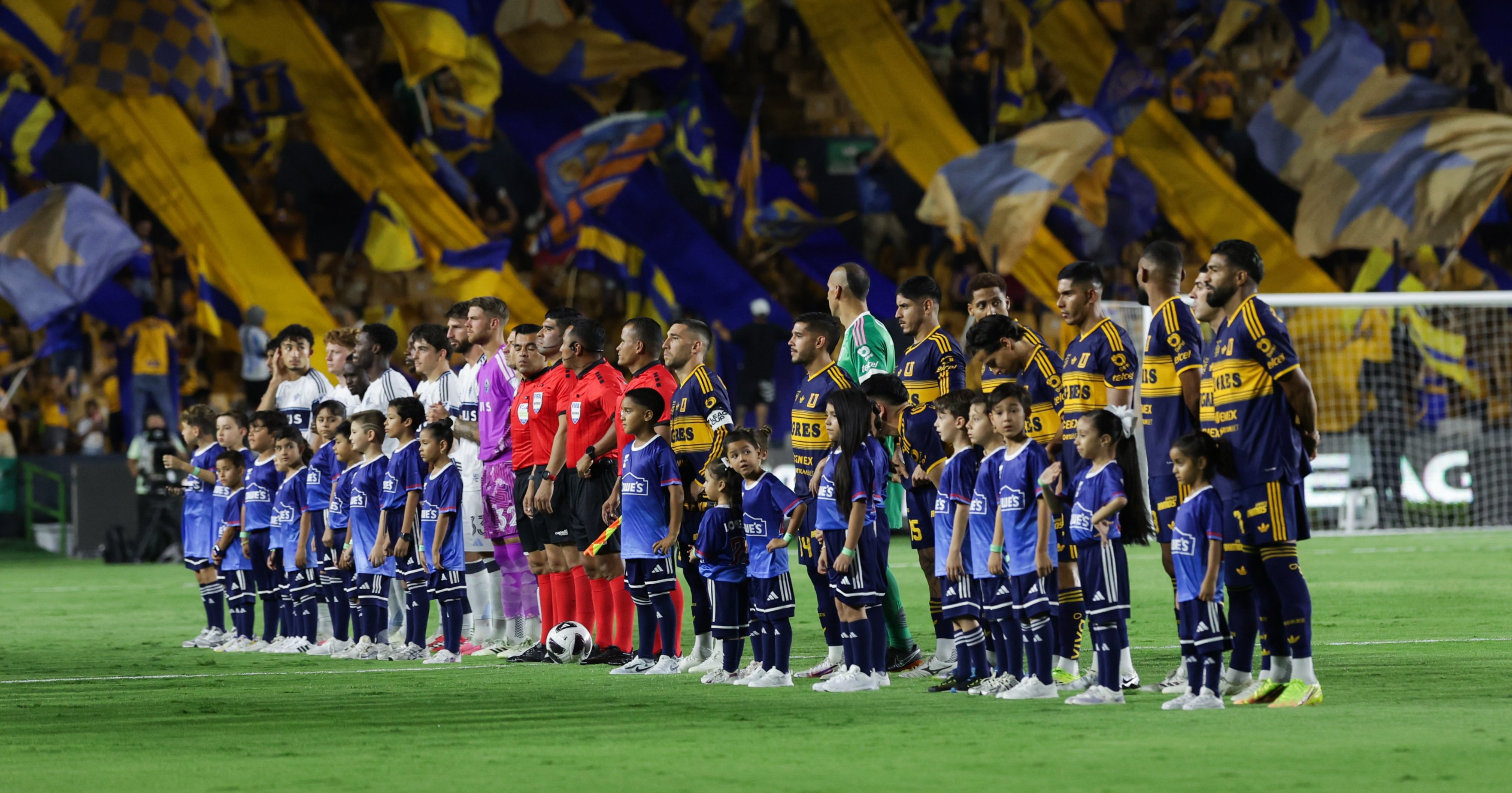 ¡Casi eliminados!; Entre expulsiones, Tigres empata con Vancouver y se lleva el punto extra 