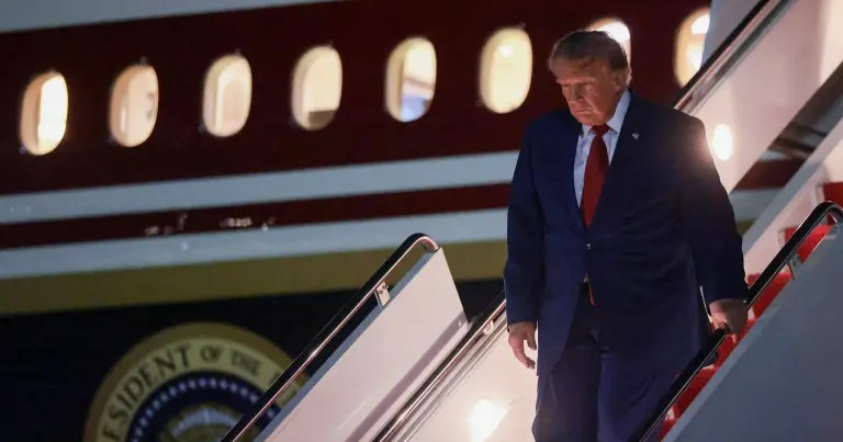 Trump confirma que cambió de avión por alerta de posible ataque tras cumbre de la OTAN