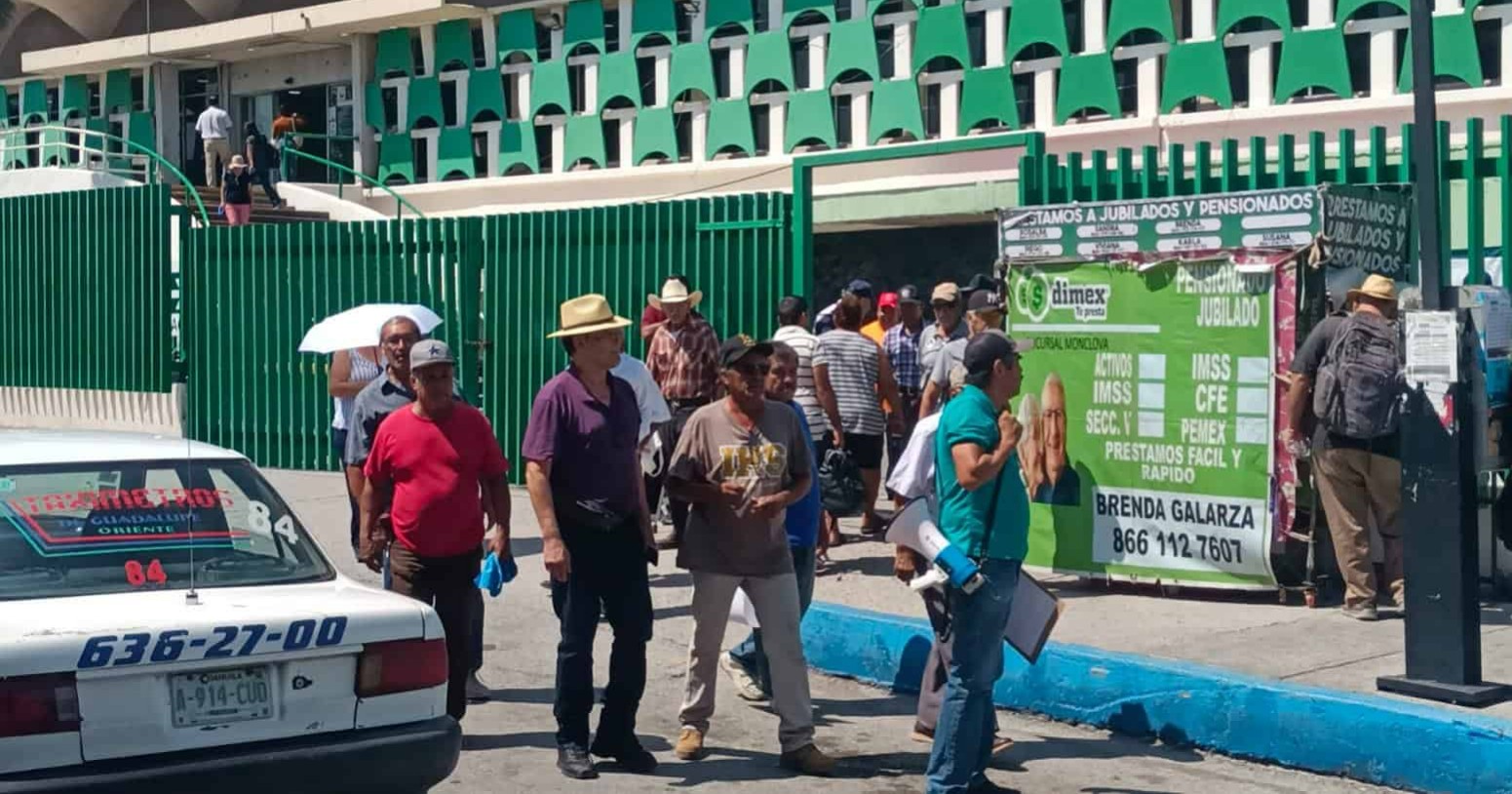 Entabla diálogo IMSS con derechohabientes tras manifestación en Monclova 