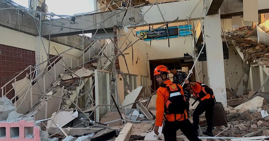 Asciende a 53 el número de fallecidos por terremoto en Indonesia