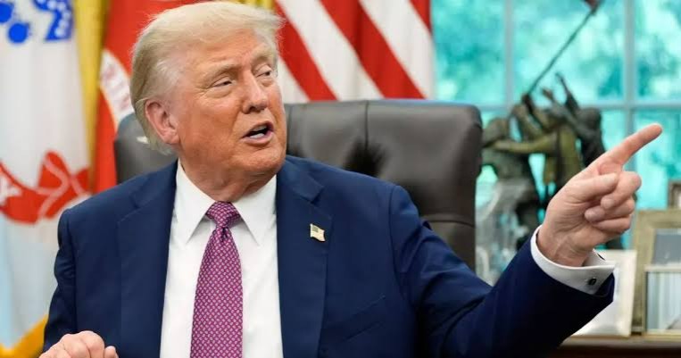 Donald Trump le advierte a Omán consecuencias si interfiere en negociaciones
