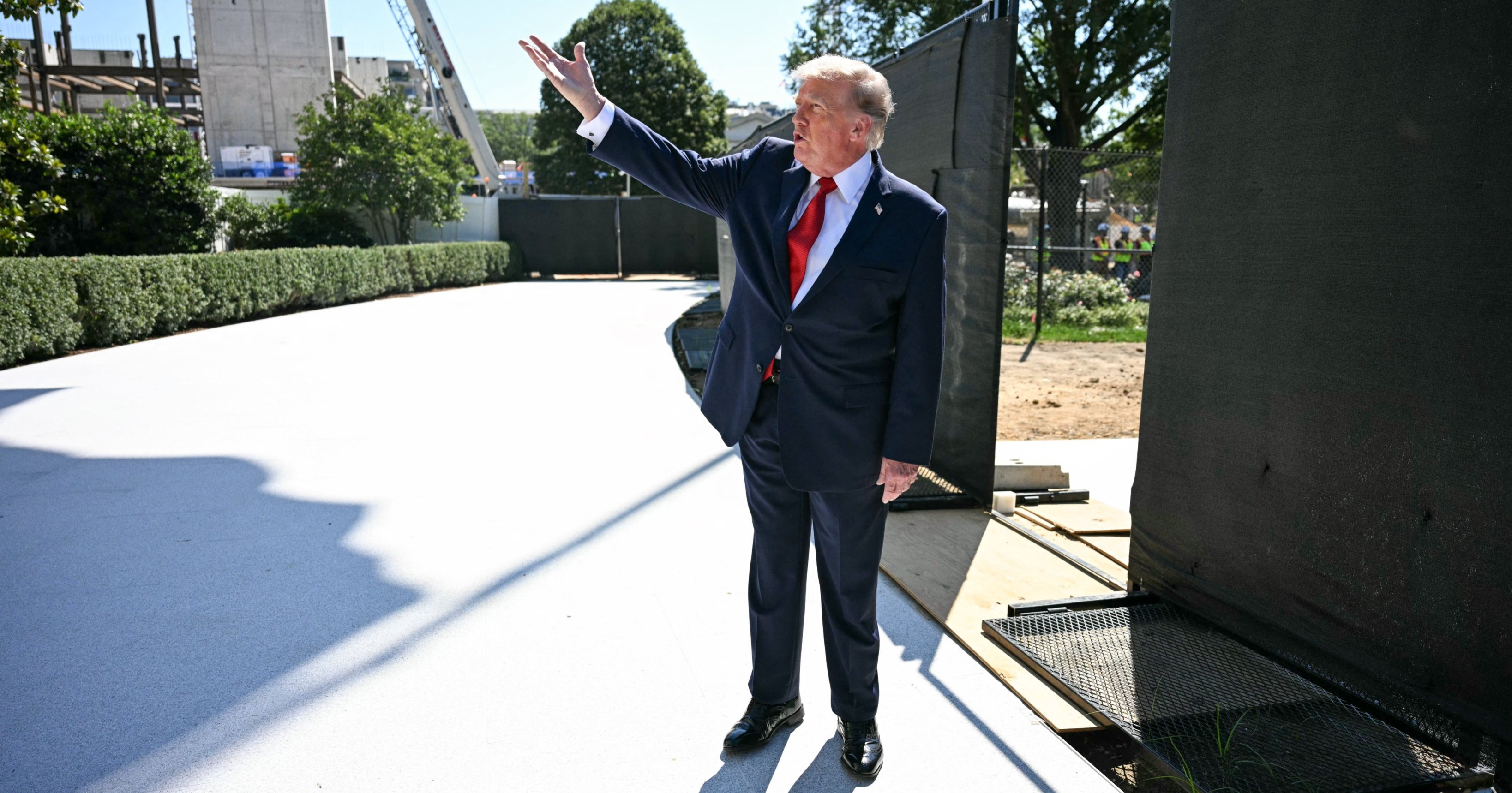 Trump presume obras en la Casa Blanca y defiende construcción de salón de baile