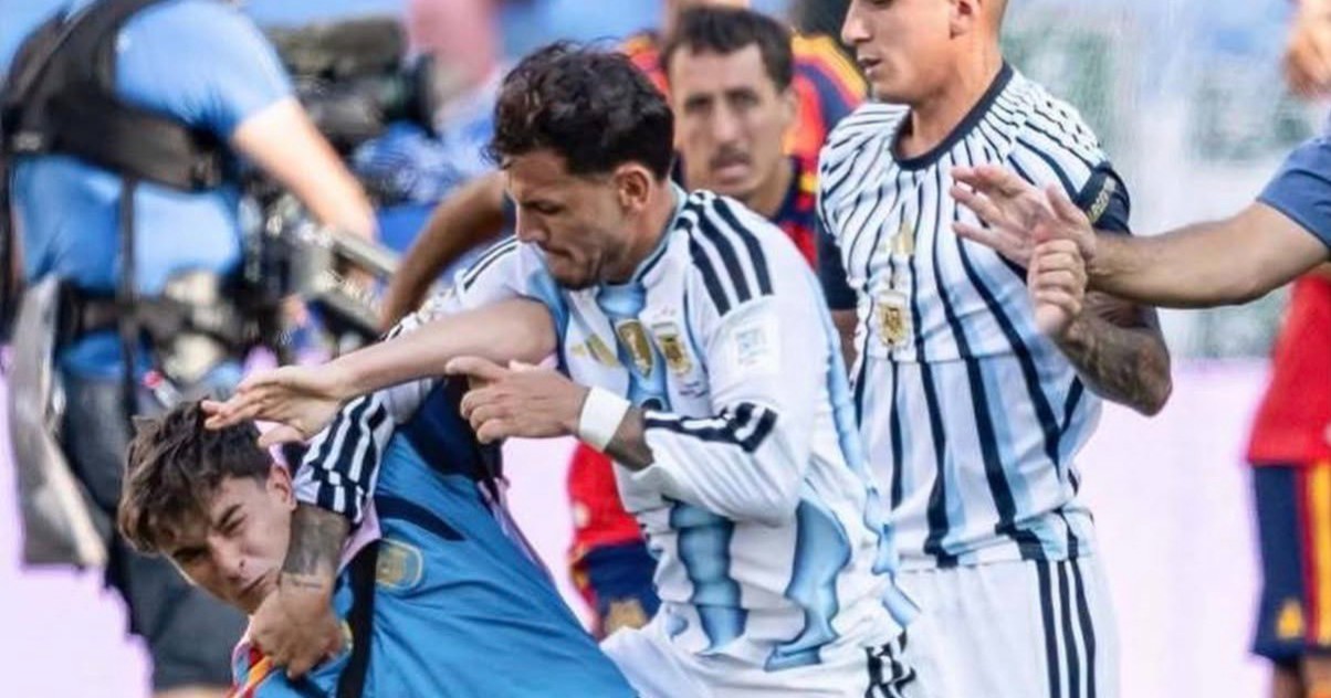 ¡Castigo tras la final! FIFA suspende a Paredes 10 partidos y sanciona a Argentina