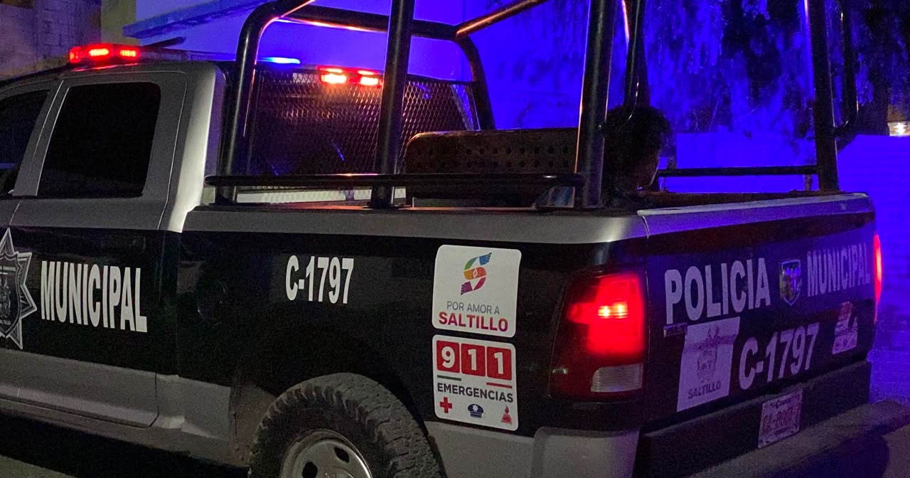 Mujer cae de segundo piso tras presunta riña familiar en Saltillo