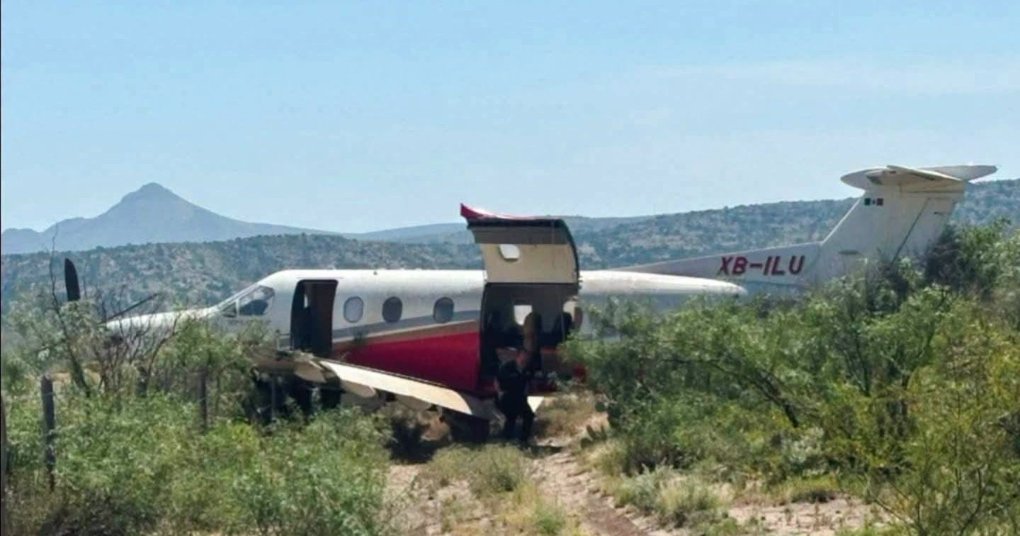 Avioneta realiza aterrizaje de emergencia en Acuña; pasajeros resultan ilesos