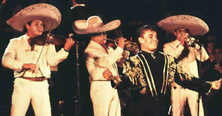Revelan video inédito de Juan Gabriel durante ensayo para Bellas Artes