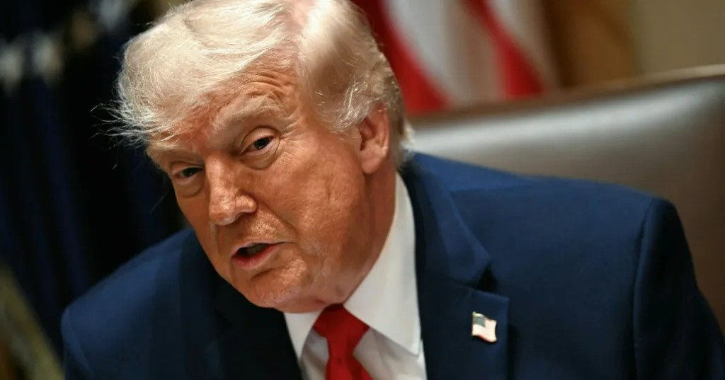 Donald Trump afirma no tener prisa para reanudar charlas con Irán