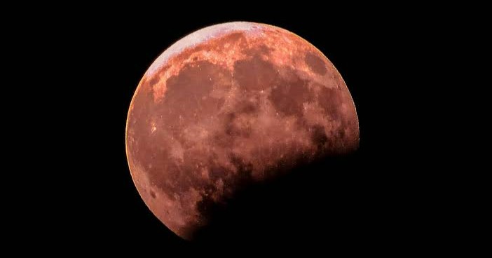 Luna roja sorprende a México y deja espectaculares postales