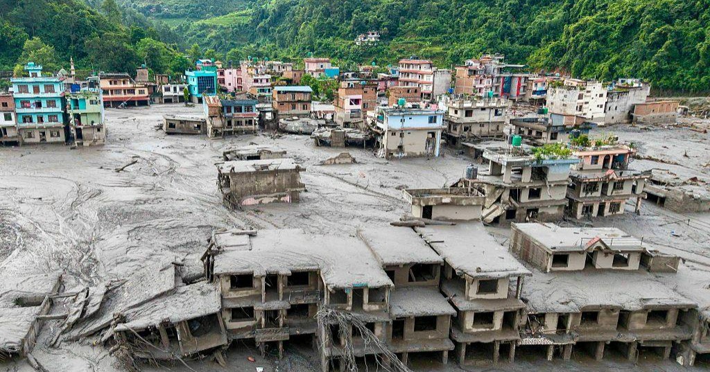 Tragedia en Nepal y Tíbet suma 576 muertos y más de 1900 desaparecidos