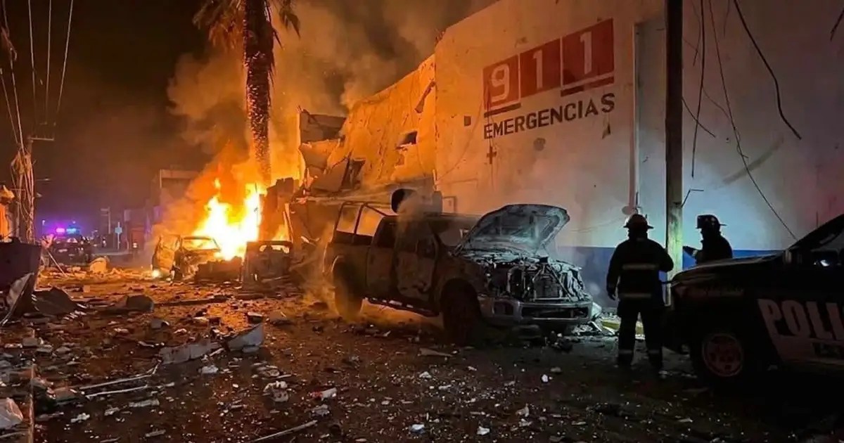 Suspenden clases tras ataque con explosivo en comandancia policial