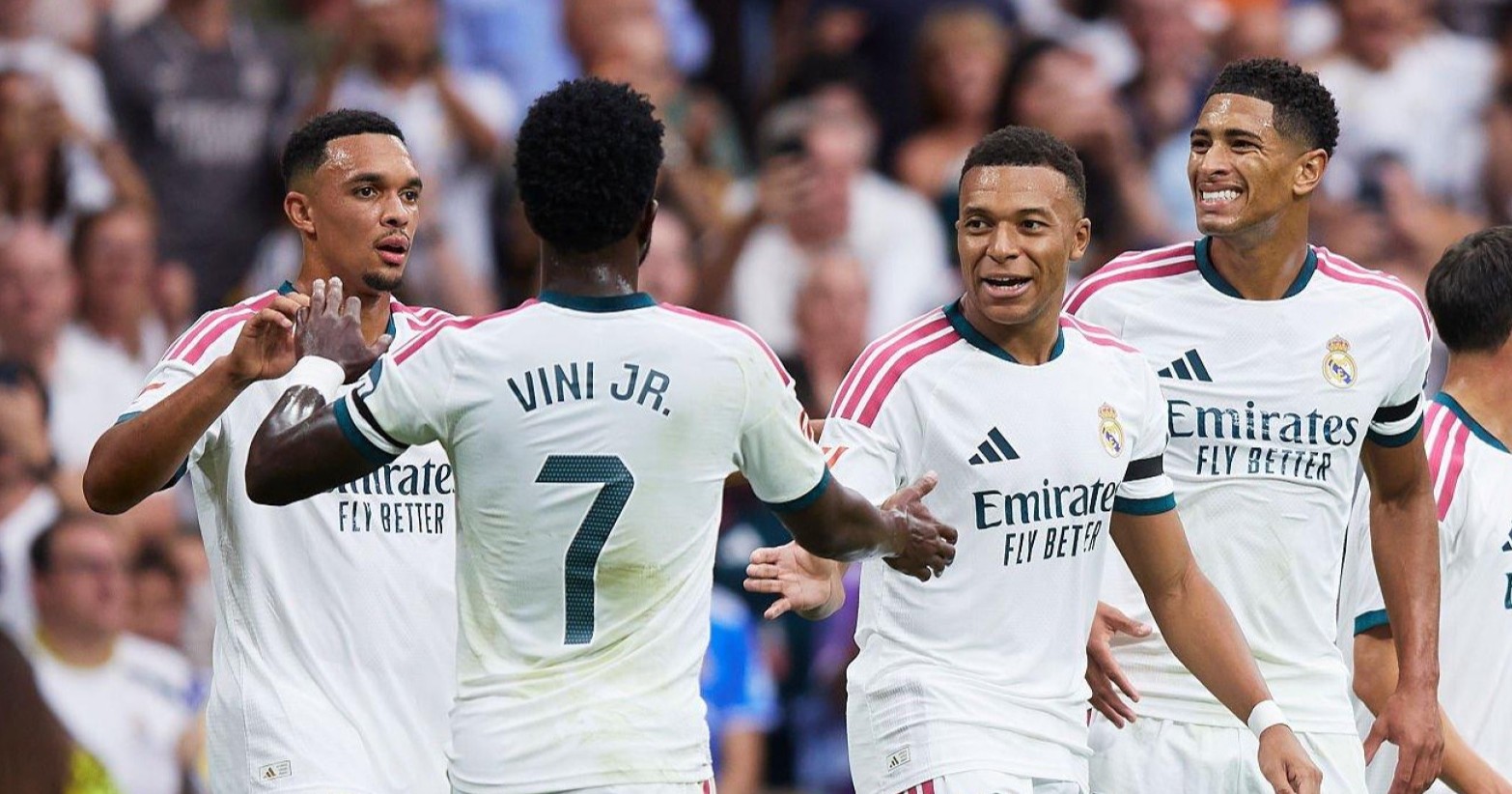Real Madrid golea al Málaga y mantiene su paso perfecto en LaLiga 