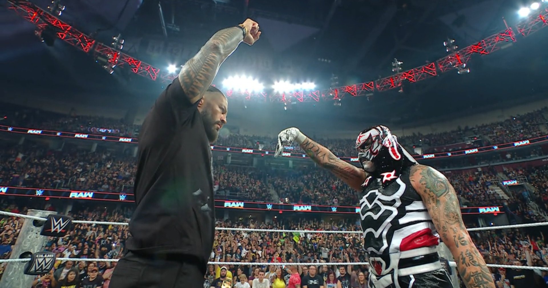 Penta vence a Rey Fénix y retará a Roman Reigns en el RAW de la Ciudad de México