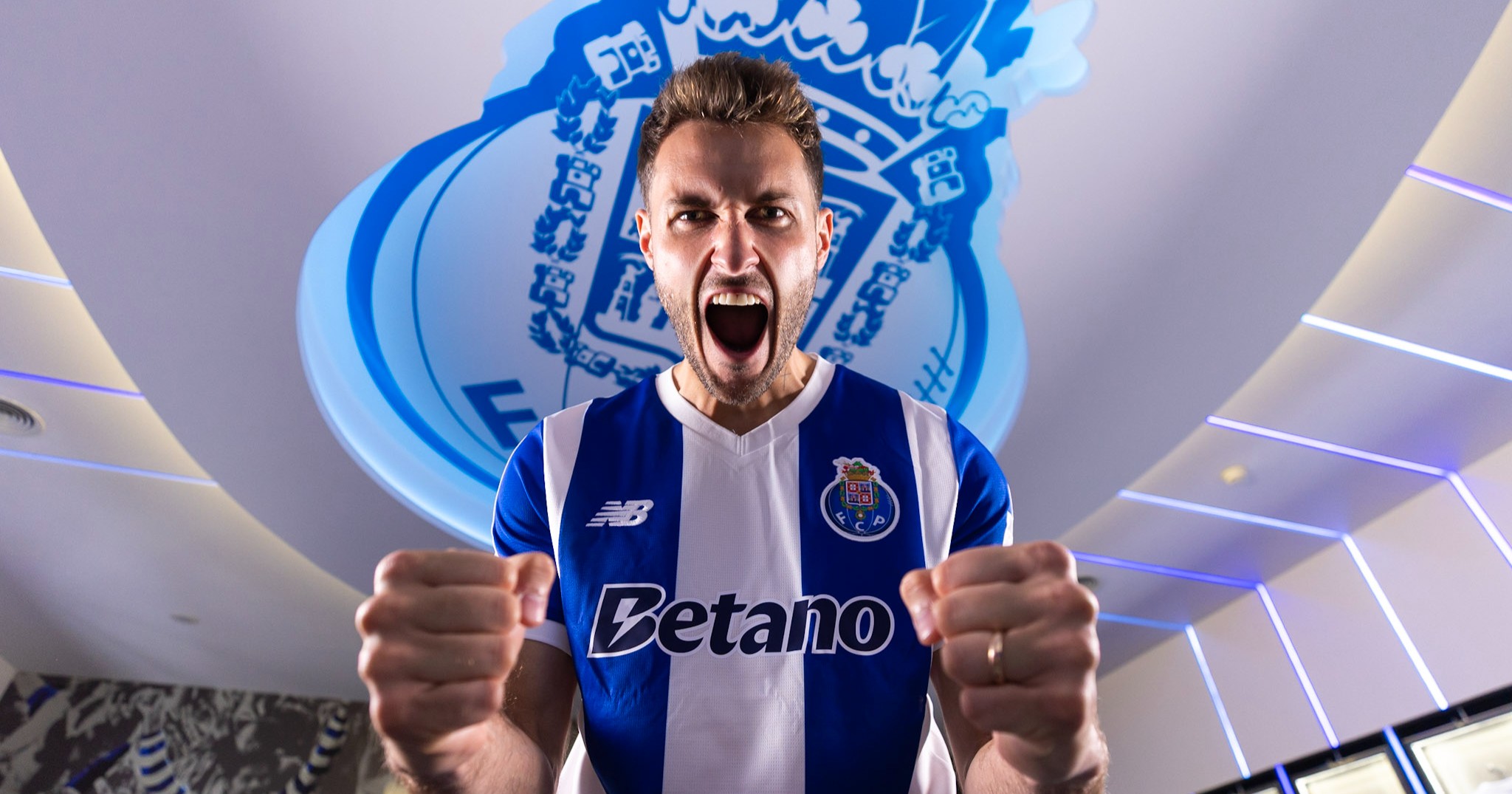 ¡Nueva etapa!; Santiago Giménez deja al AC Milan para ser nuevo jugador del Porto