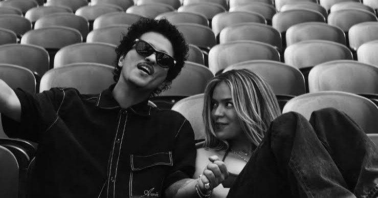 Karol G y Bruno Mars estrenan el videoclip de 'Still'