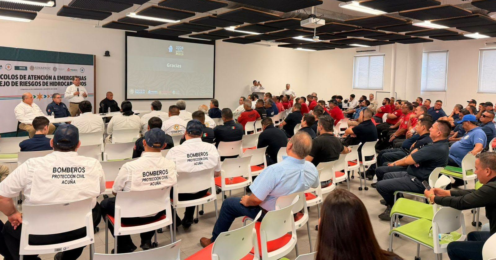 Capacitan a bomberos de Coahuila para atender emergencias con hidrocarburos