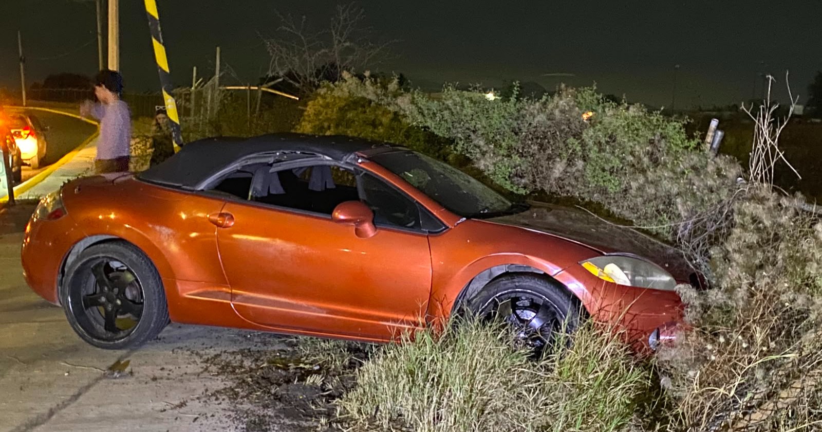 Joven destroza su auto en el Blvd. Nazario Ortiz Garza