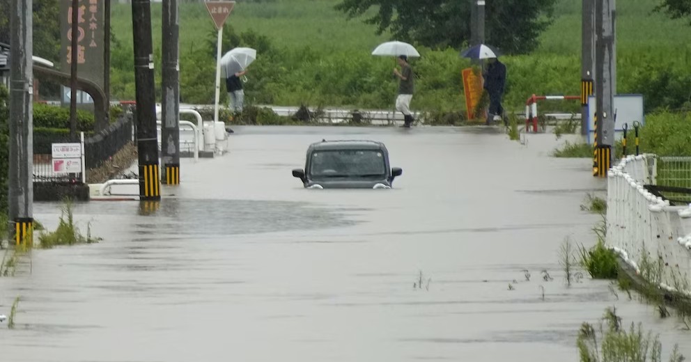 Japón mantiene alerta máxima tras lluvias e inundaciones