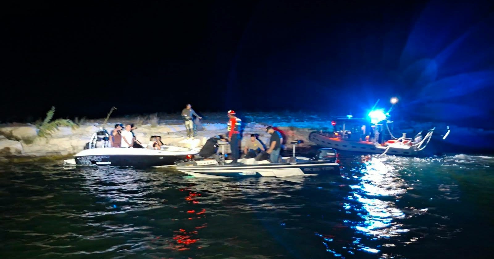 Rescatan a familia varada en la presa de La Amistad