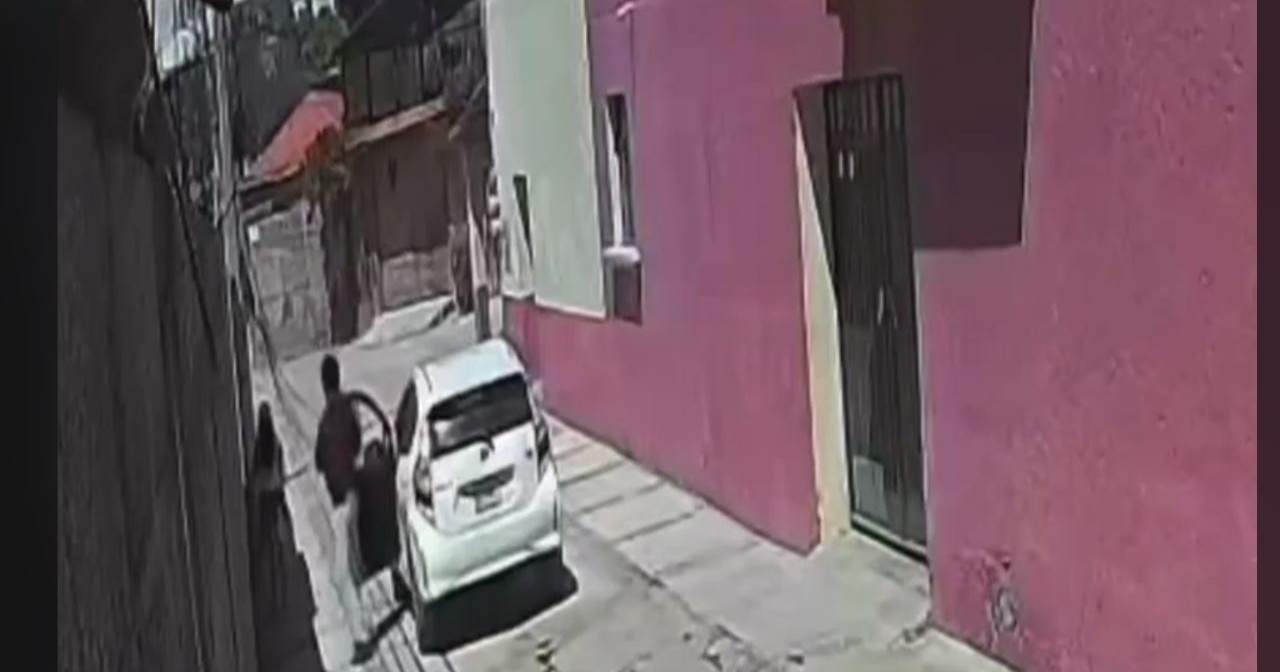 Buscan a sujeto captado mientras acosaba a una menor en Tecámac