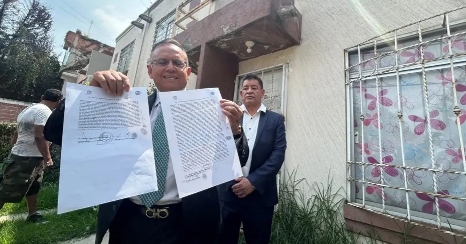 Familia de Doña Carlota recupera vivienda en Chalco