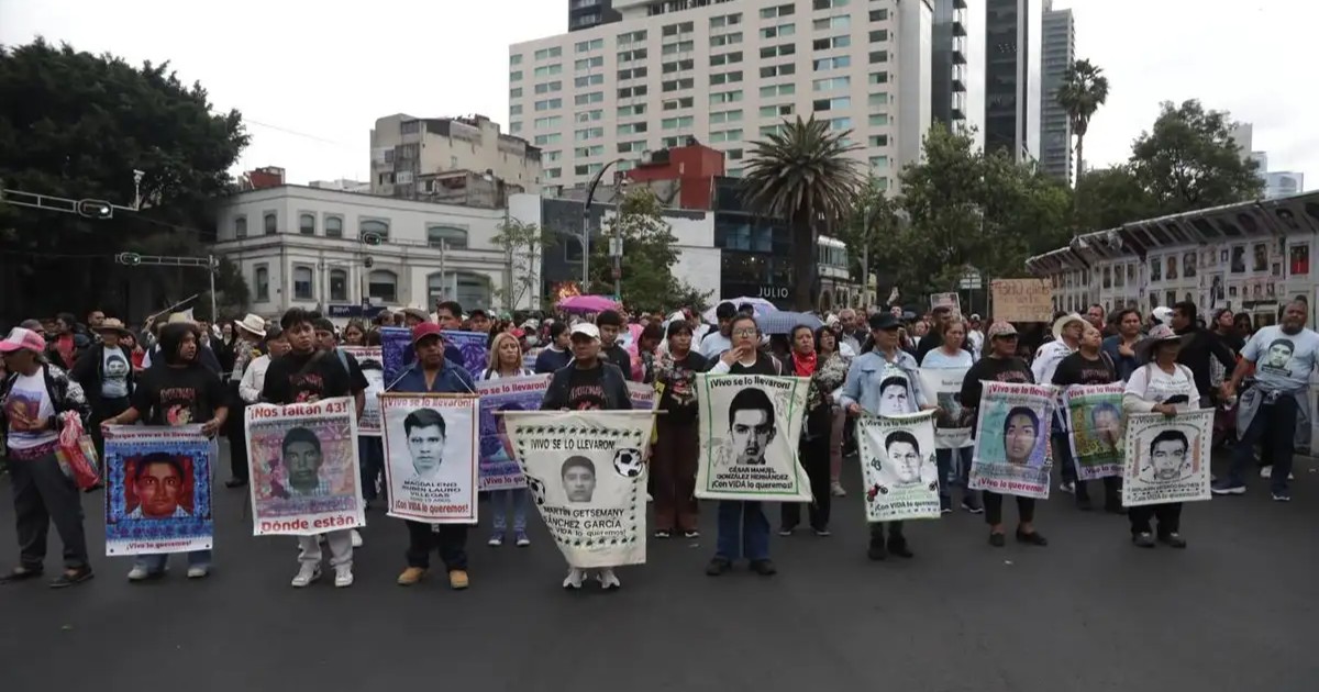 Marchan en CDMX a 12 años de Ayotzinapa