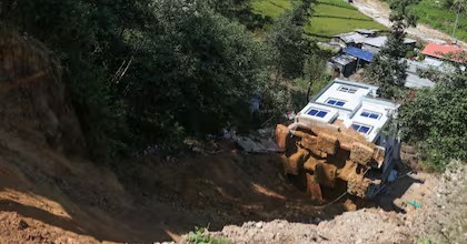 Deja avalancha al menos dos muertos y 12 desaparecidos en Nepal
