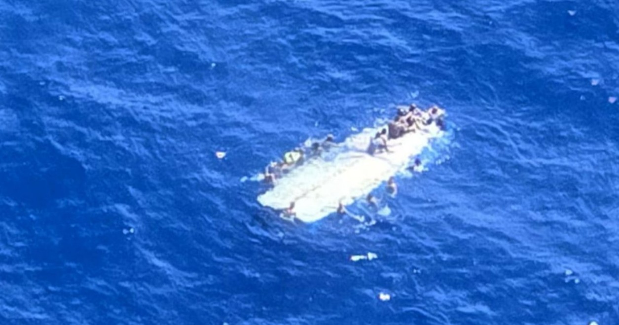 Rescatan a 40 migrantes tras naufragio en Puerto Rico