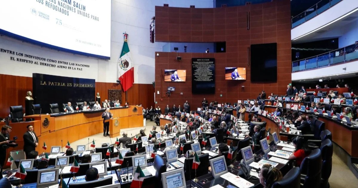 México prohíbe doble nacionalidad a próximos presidentes y gobernadores