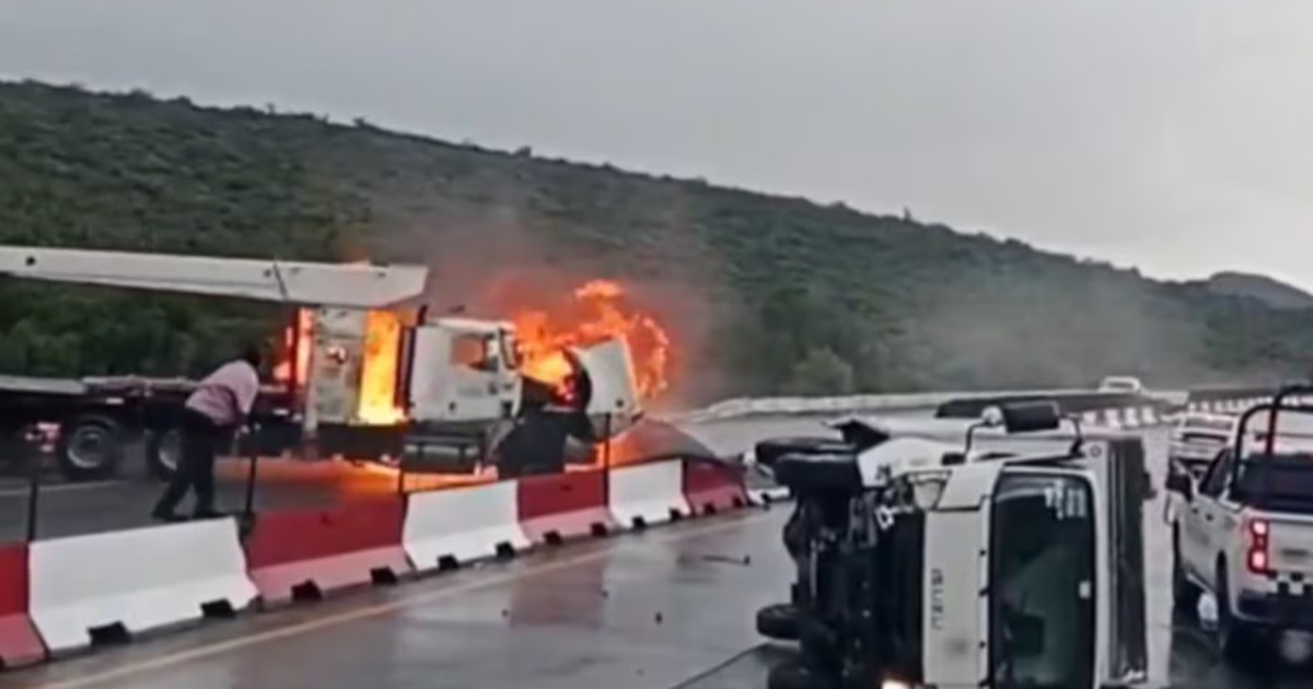 Accidente en el Arco Norte: grúa pierde el control y termina incendiándose