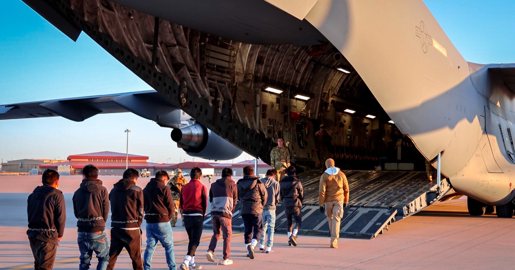 Corte Suprema de Estados Unidos reactiva la deportación de migrantes a terceros países