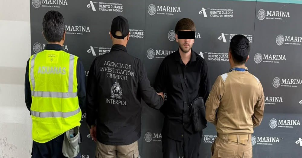 Aseguran más de 8 kilos de cocaína ocultos en artesanías en el AICM