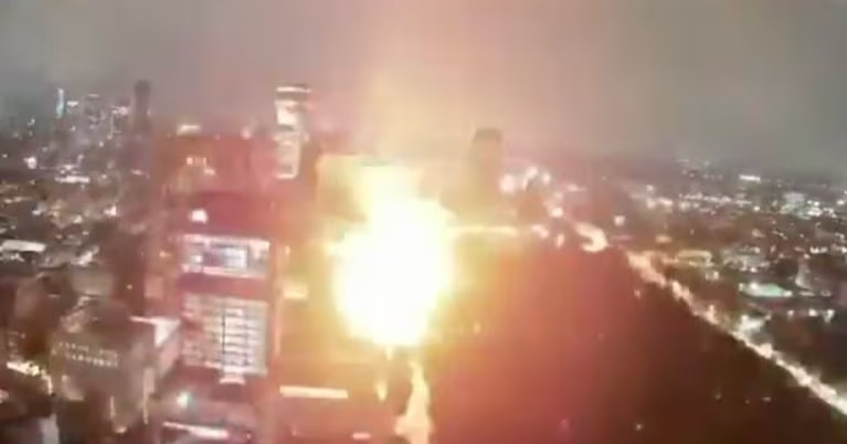 Explosión de transformador sacude Avenida Juárez en la Ciudad de México