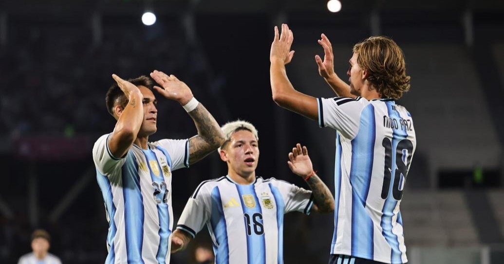 Argentina golea 4-0 a Bolivia y comienza con autoridad la nueva era sin Messi