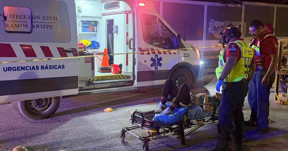 Motociclista derrapa y termina hospitalizado en Ramos Arizpe