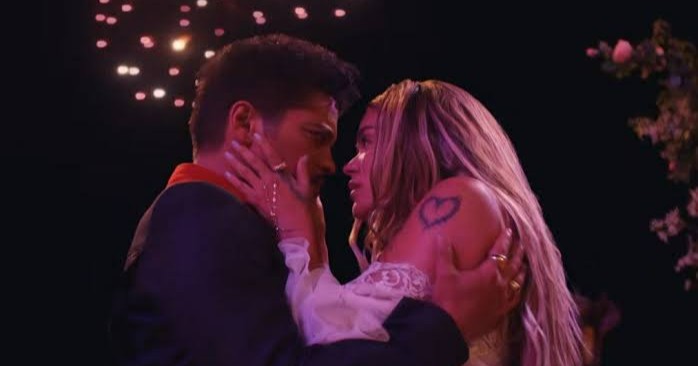 Bruno Mars y Karol G estrenan videoclip de “Dance With Me”